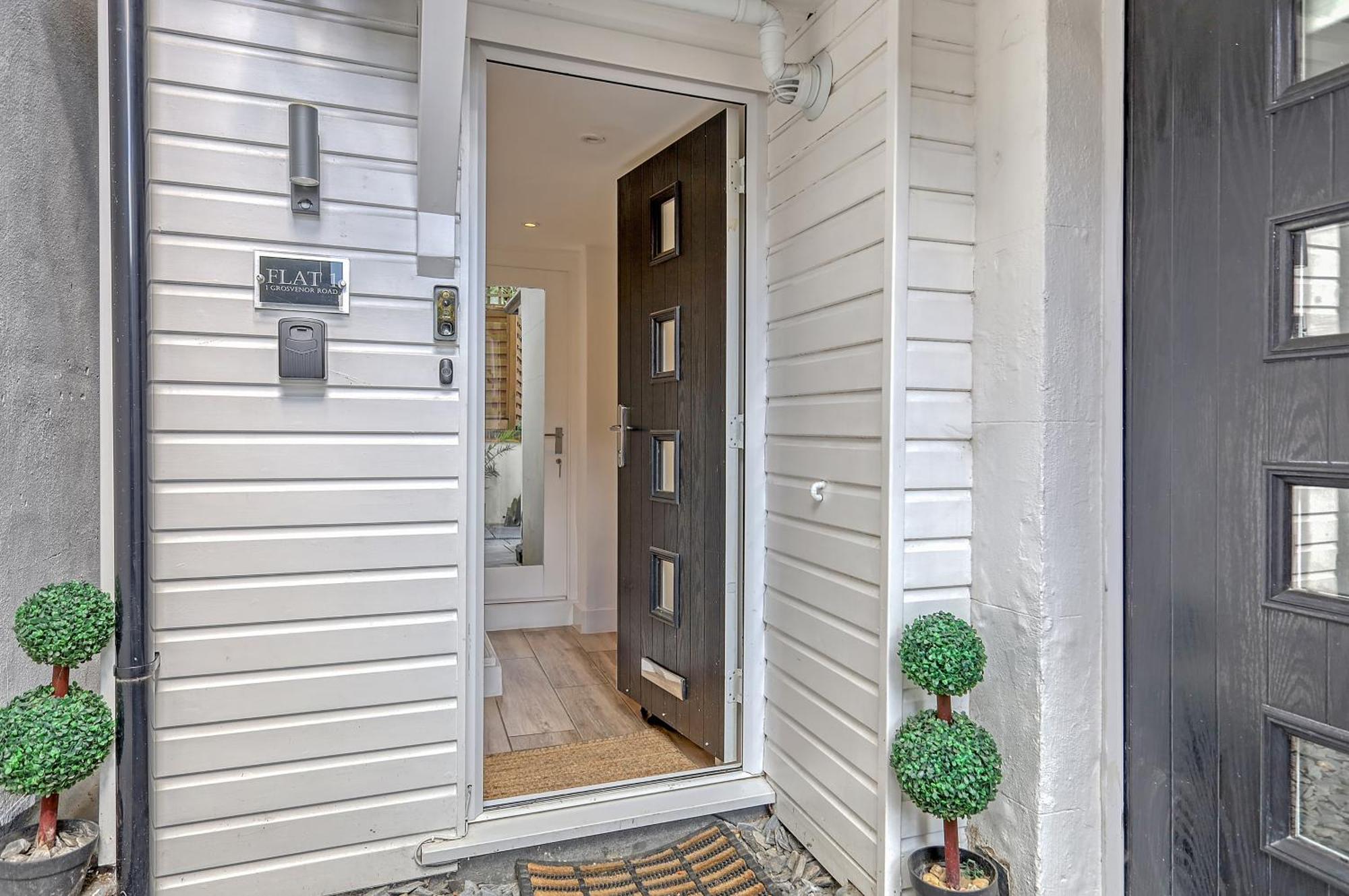 Luxury 2 Bedroom With Private Terrace & Parking - Wanstead, Escape In * Londres