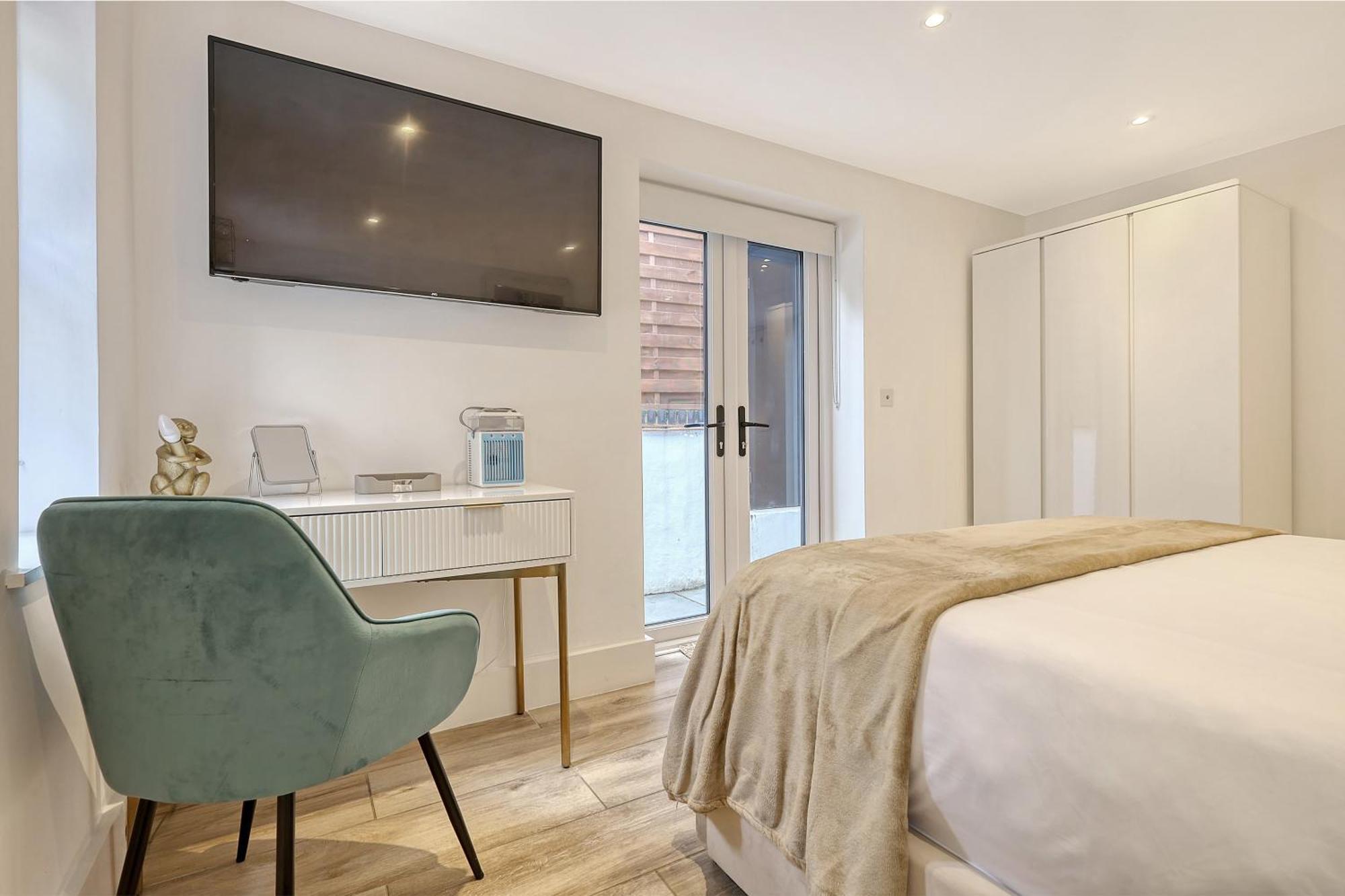 Luxury 2 Bedroom With Private Terrace & Parking - Wanstead, Escape In * Londres