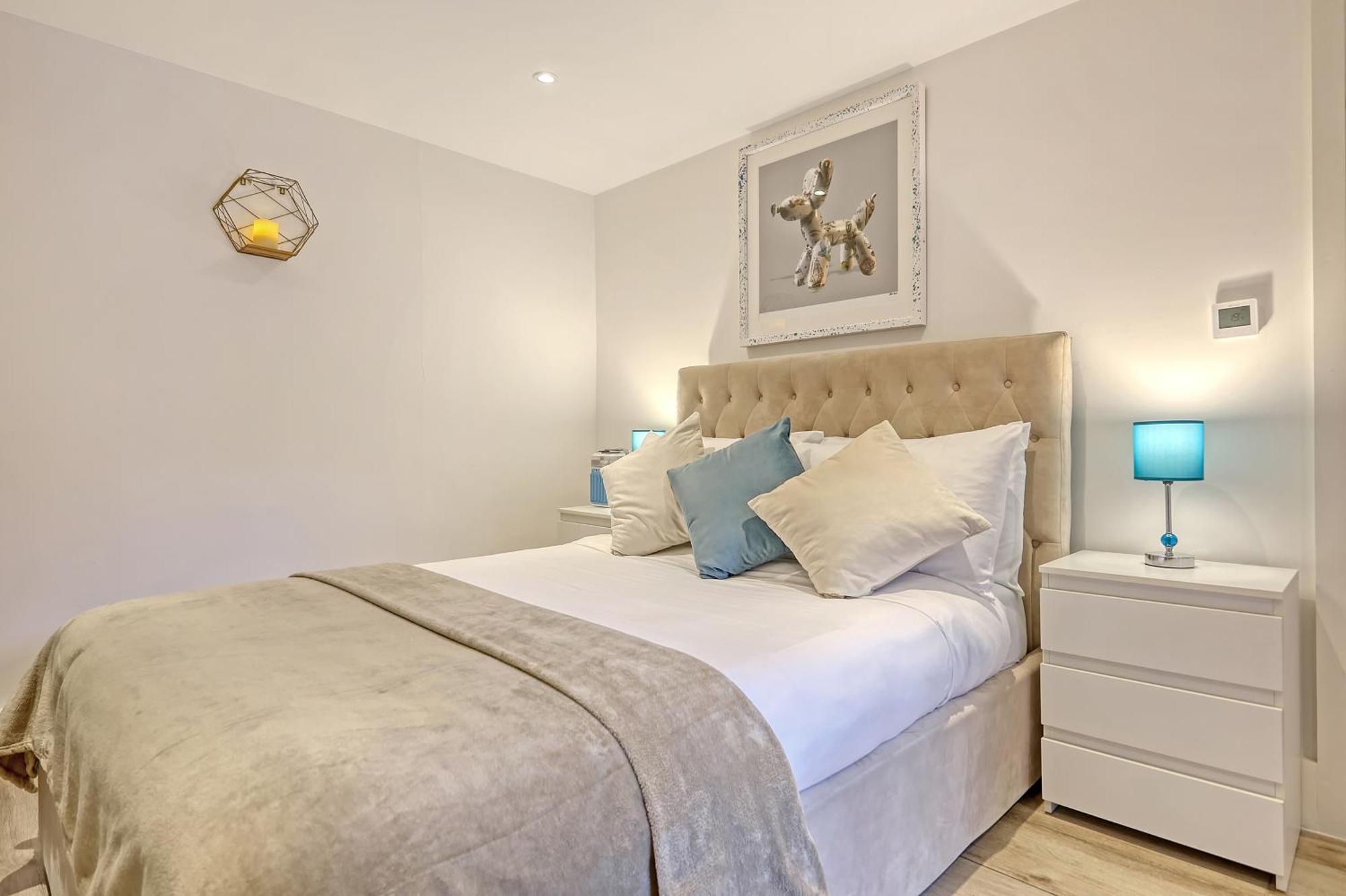 Luxury 2 Bedroom With Private Terrace & Parking - Wanstead, Escape In Apartamento *